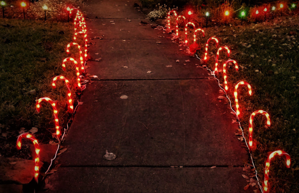 How to Hang Christmas Lights 6 Steps to Doing it Right