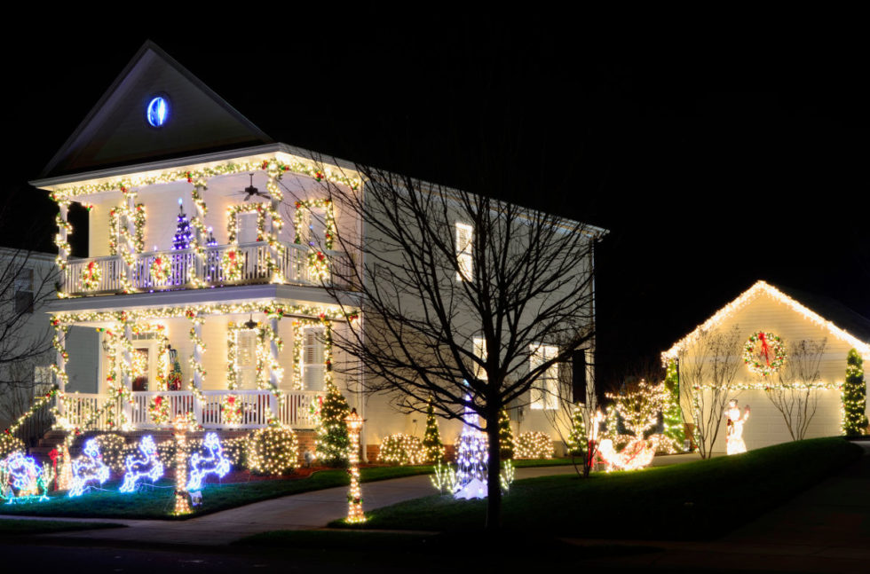 How to Hang Christmas Lights 6 Steps to Doing it Right