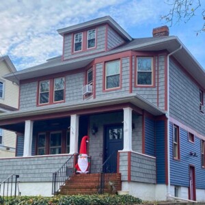 Vinyl Shake in the color Cottonwood, Vinyl Clapboard Siding in the color Bayou with Lighthouse Red Trim