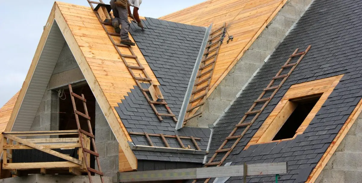 Roofer Roof in slate tiles Modern House roof replacement cost 1